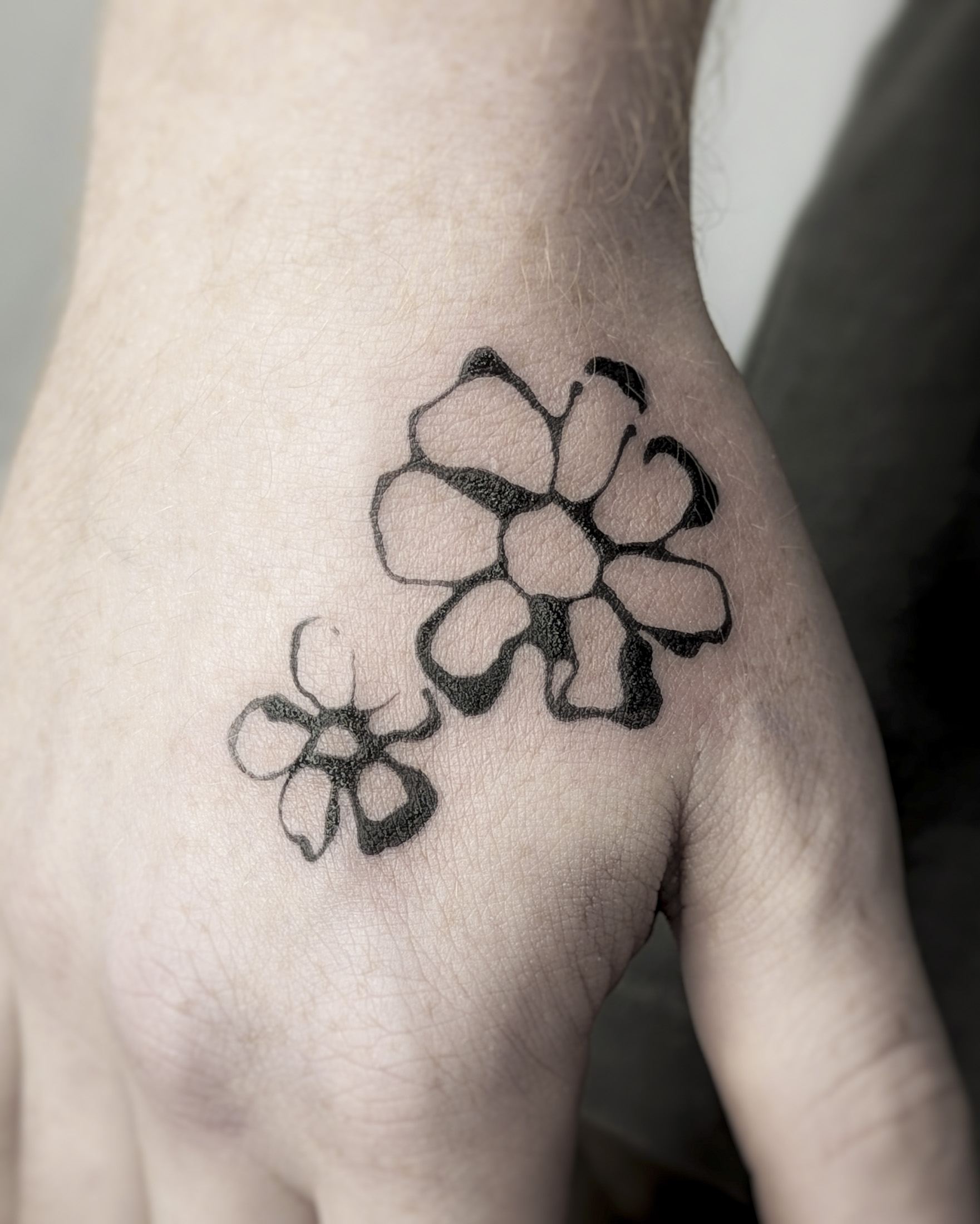 Hand Daisies
